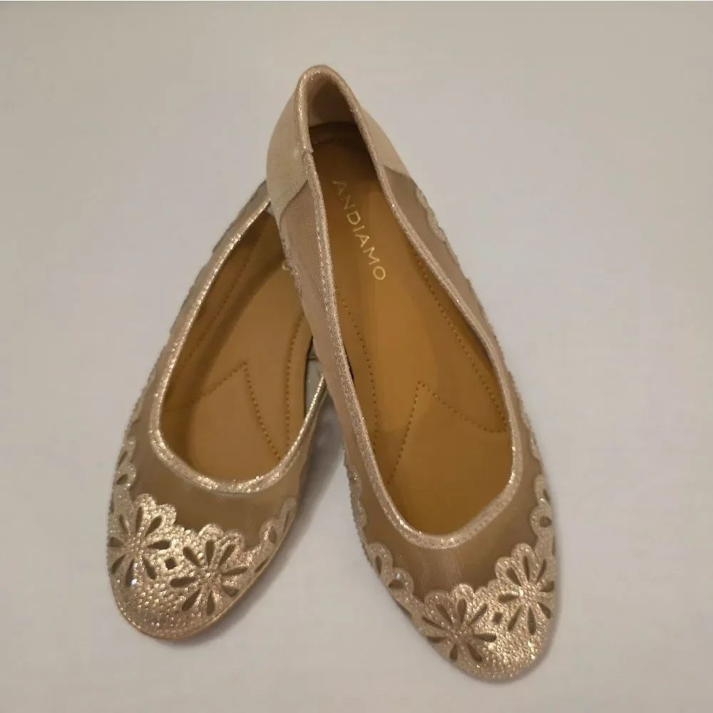 BRAND NEW ANDIAMO WHITE LACE WOMEN'S FLATS